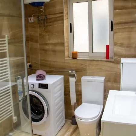 Apartment Stunning Beachfront Apt - Your Paradise Getaway St. Paul's Bay